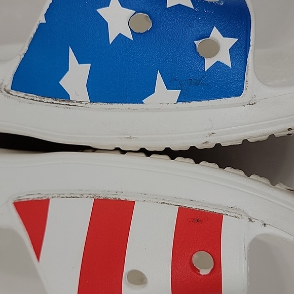 👡 B2G1 Crocs American Flag Sandals - Picture 3 of 11